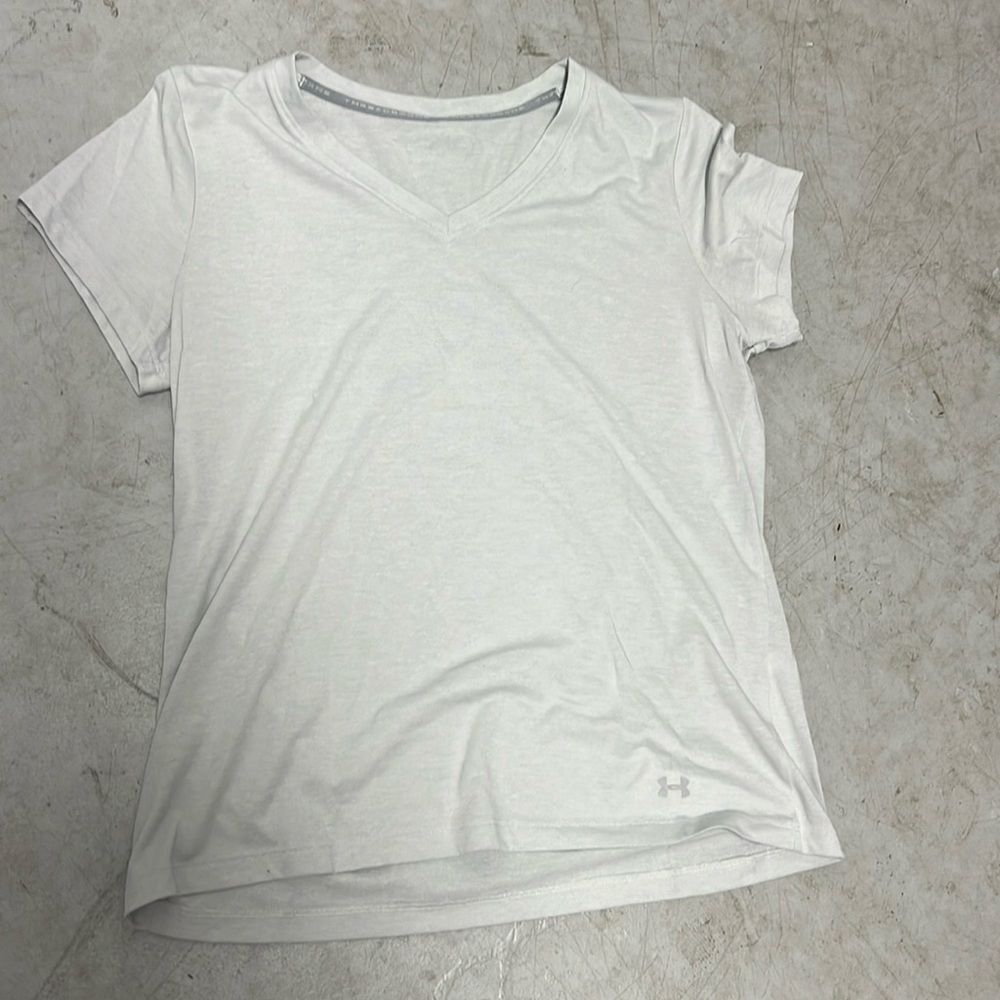 Under Armor Womens V Neck T Shirt - Size Medium - Excellent Condition